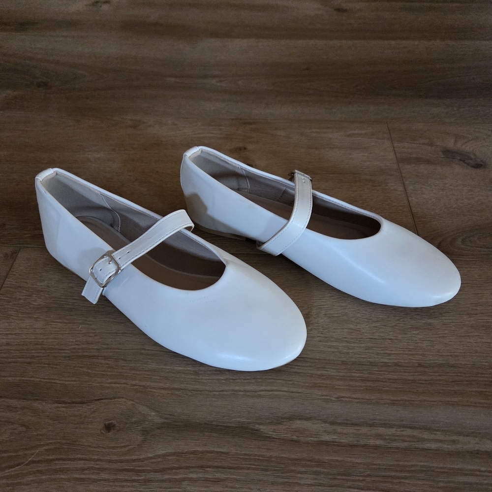 Wild Diva Cardee Mary Jane Flat Shoes In White NWT